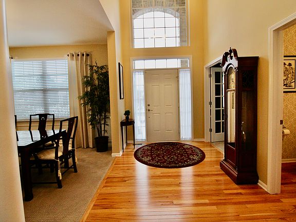 4th image of 47624 Lindenhurst Blvd #7
