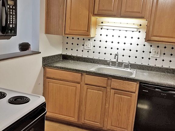 3rd image of 650 Perrie Dr Unit 102
