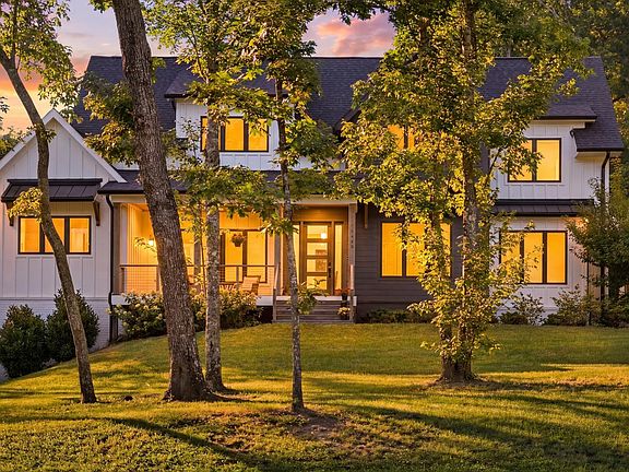 3rd image of 4162 Windtree Dr