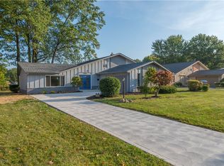 26888 Driscoll Ln, North Olmsted, OH 44070