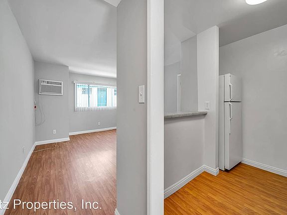 4th image of 1966 N Beachwood Dr #11