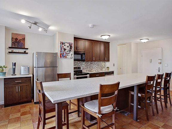 4th image of 100 Manhattan Ave APT 1912