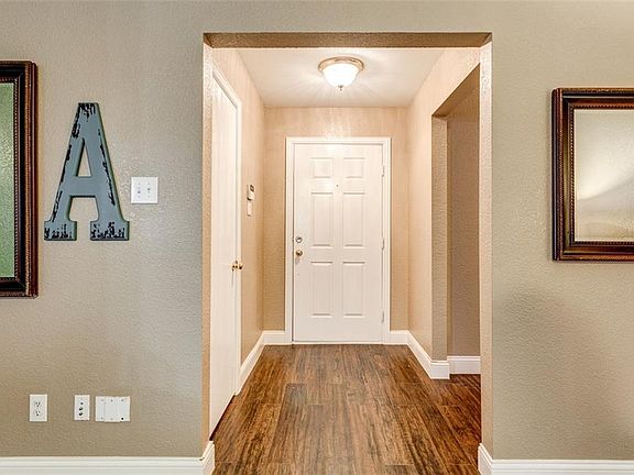 4th image of 1028 Waterview Dr