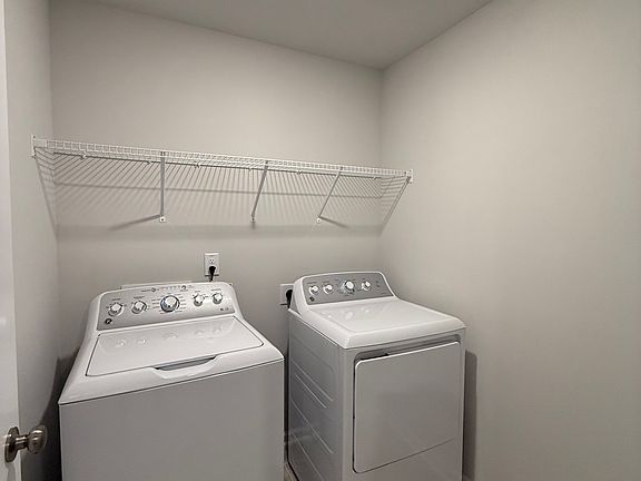 Laundry room (2nd floor)
