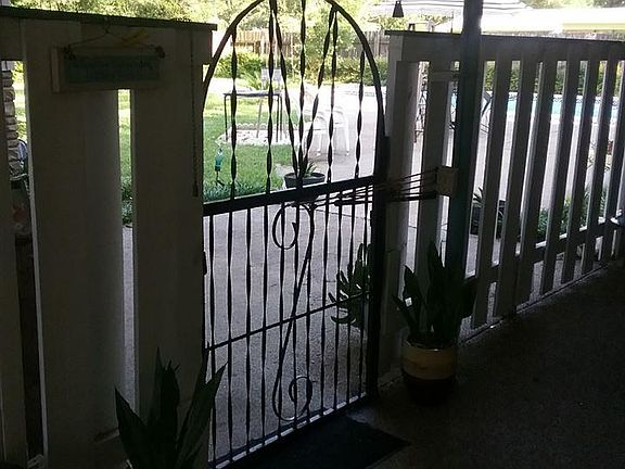4th image of 209 Etta St