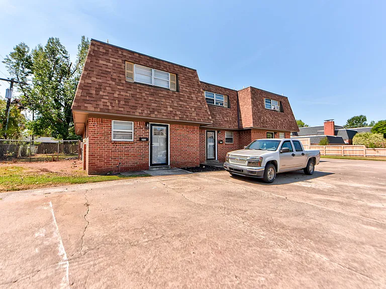 2112 Melrose Dr #1 — Photo 2