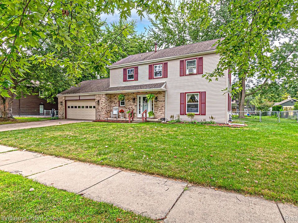1st image of 685 Cardinal Dr