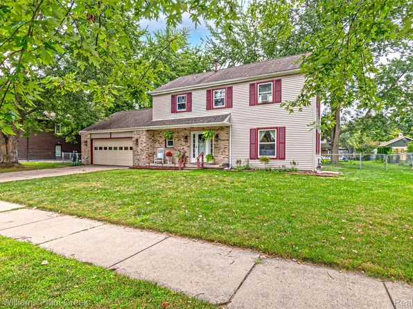 685 Cardinal Dr, Marysville, MI 48040