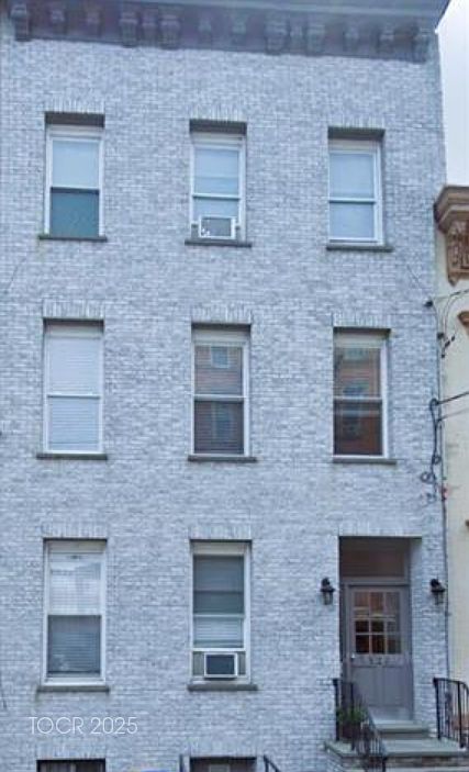 1st image of 829 Willow Ave APT 3