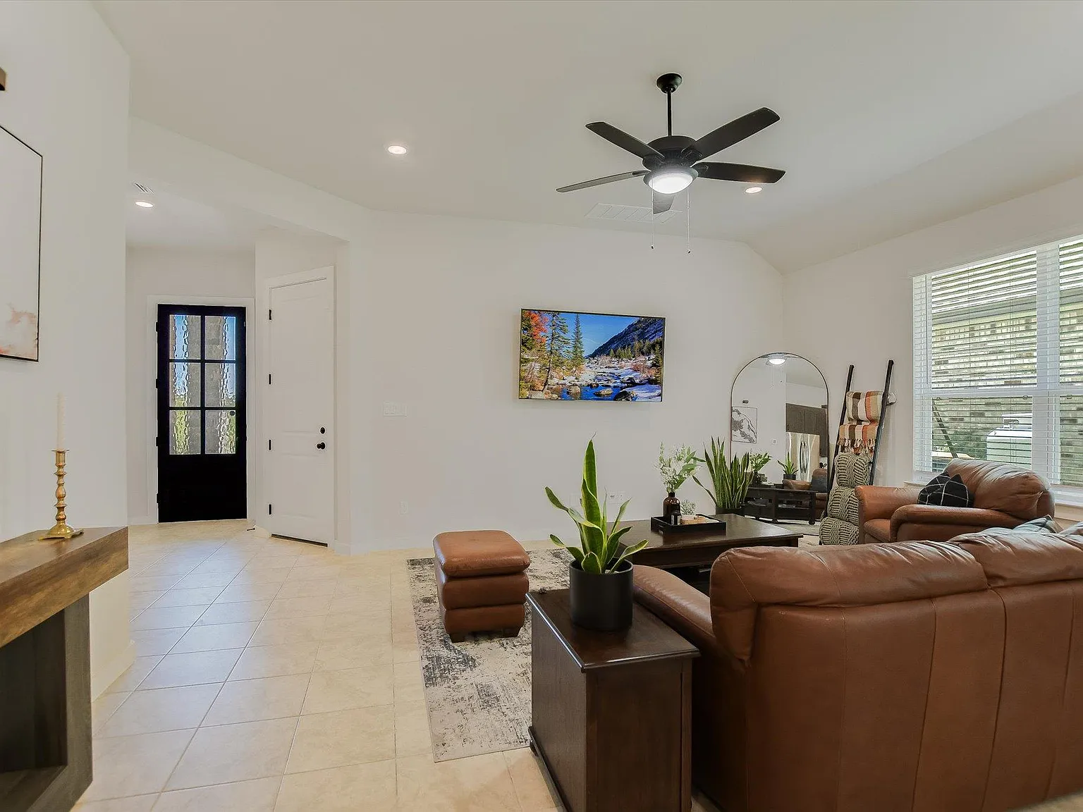 3 bed, 2.0 bath, 1546 sqft, $2,300 — Photo 3