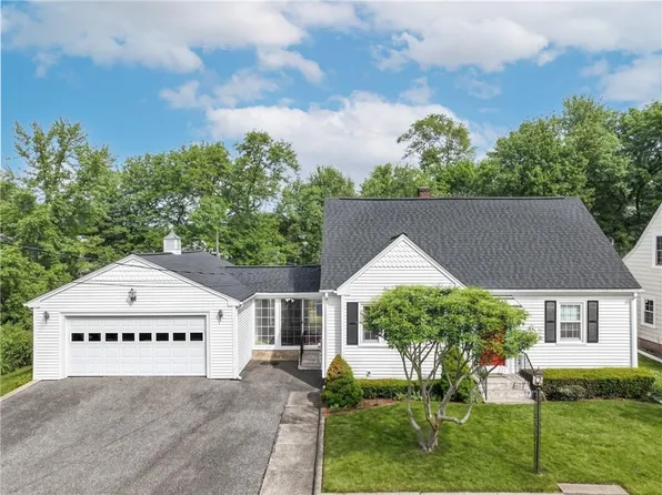 47 Dartmouth Ave, Providence, RI 02907