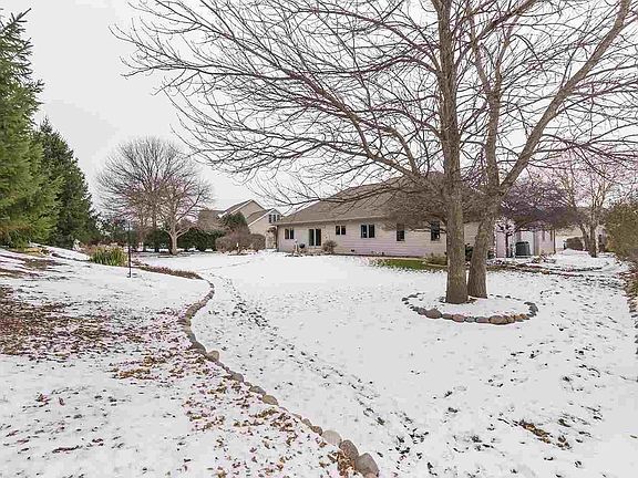 4th image of 751 Blackmoor Cir