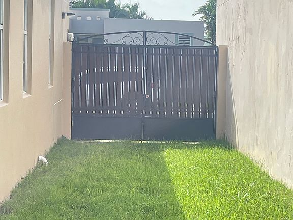 2nd image of 35 Calle Pomarosa