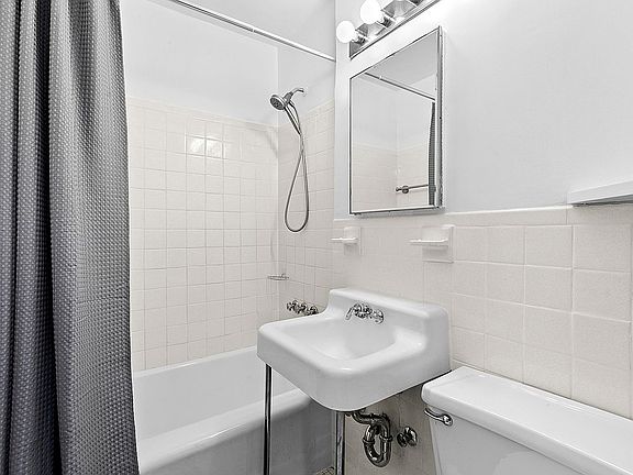 4th image of 301 E 22nd St APT 11S