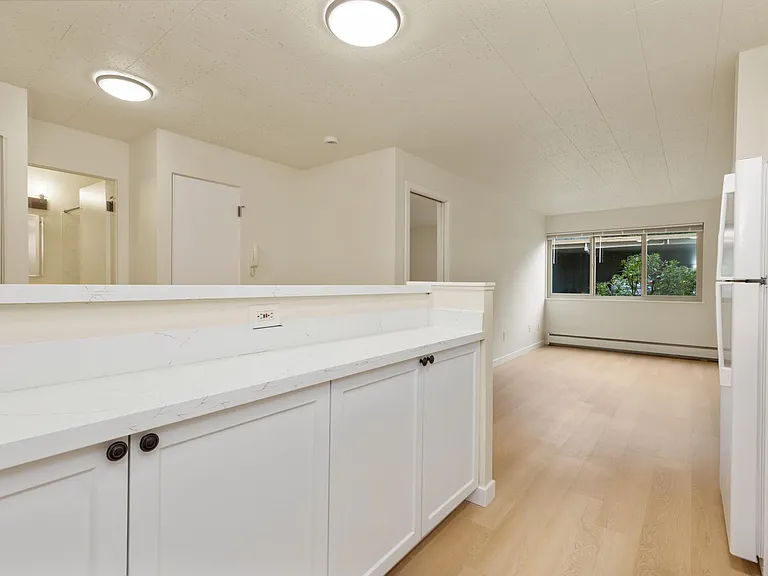 Seasons Apartments — Photo 26
