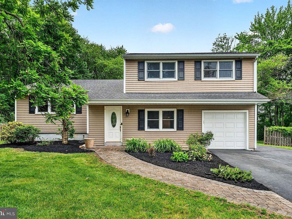 1st image of 14 Windsor Dr