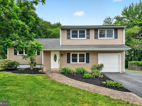 14 Windsor Dr, Princeton Junction, NJ 08550