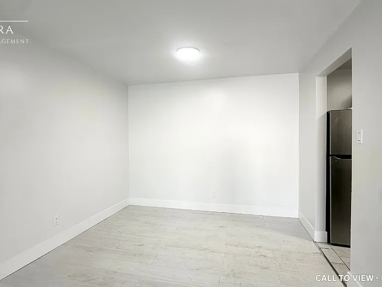 735 Deveron Cres #205 — Photo 4