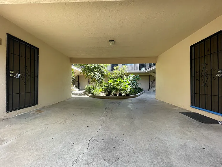 1145 S Poplar St — Photo 3