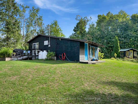 3rd image of 1204 Pigeon Creek Rd