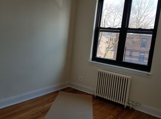 8926 Rutledge Ave, Glendale, NY 11385