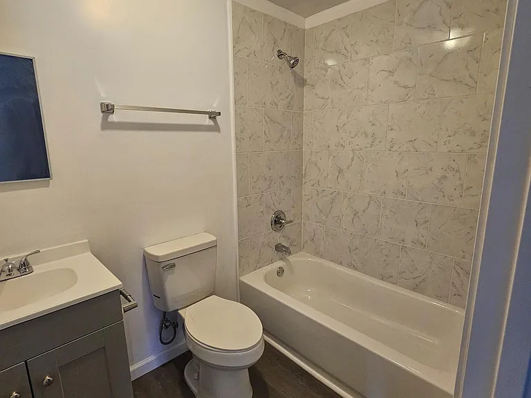 2391 Monroe Ave — Photo 7