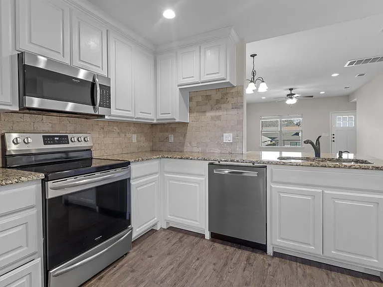 901 N Barrett Ave — Photo 11