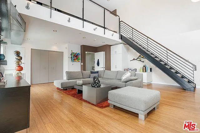 7062 Hawthorn Ave #305 — Photo 3