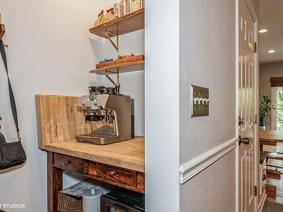 5th image of 2919 N Southport Ave APT 2