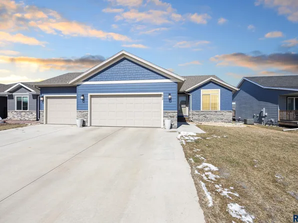 612 Prairieside Trl, Harrisburg, SD 57032