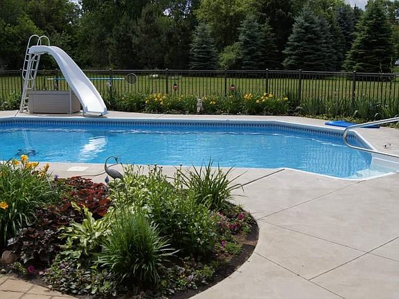 Pool 36x40: 3 to 6.5ft deep