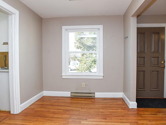 5th image of 2427 Ravenwood Ave NW