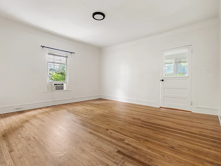 908B Iredell St #B — Photo 12