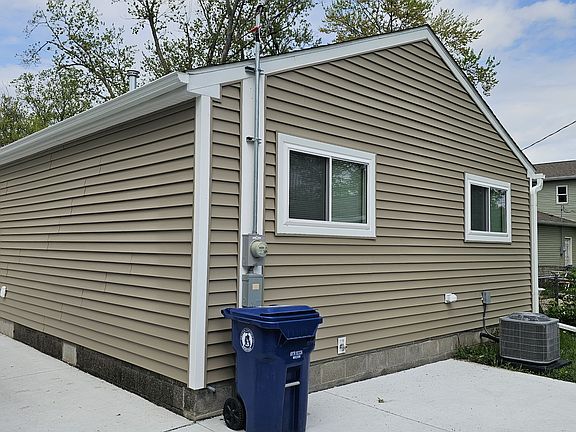 4th image of 11716 Kinloch St