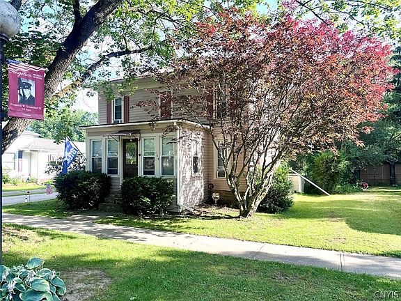3rd image of 105 E Main St