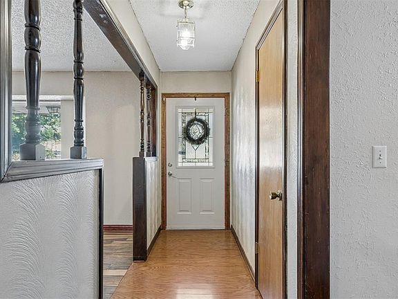5th image of 4104 Redbud Ln