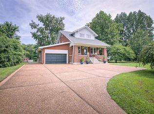7029 S Rock Hill Rd, Saint Louis, MO 63123