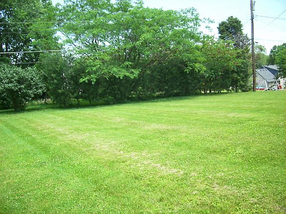 3rd image of 104 Fairway Dr