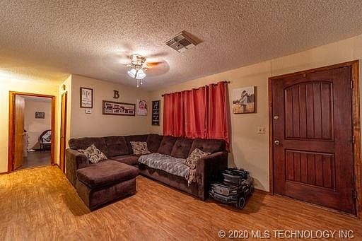4th image of 609 W Madison Ave