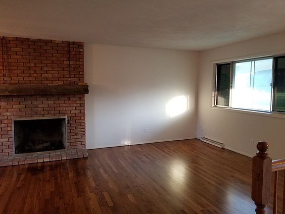 3rd image of 521 E 14th St