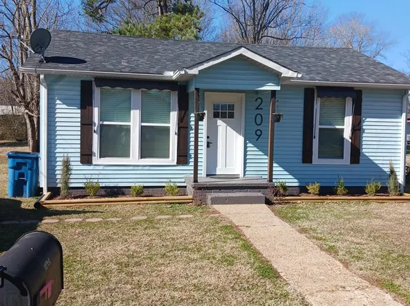 209 Hillcrest Ave, Camden, TN 38320