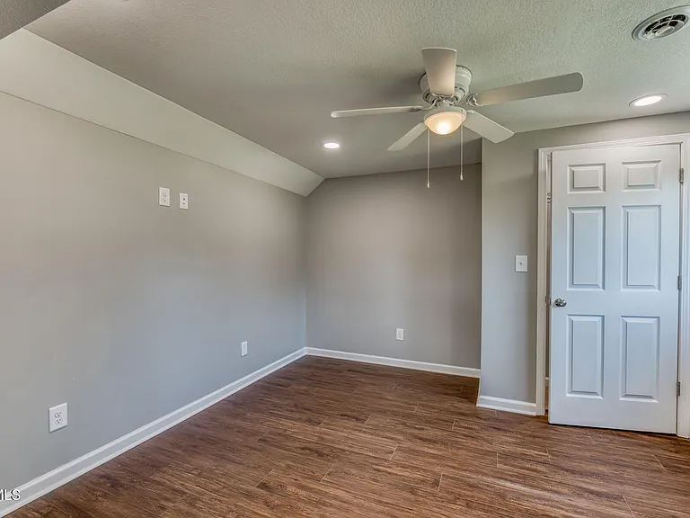 1216 Norway St #102 — Photo 6