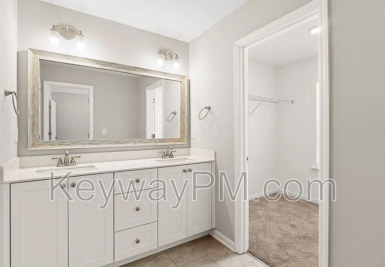 1066 Linsmore Ave — Photo 10