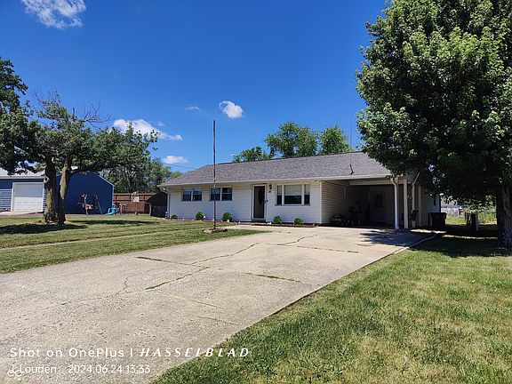 2nd image of 620 E Greenview Dr