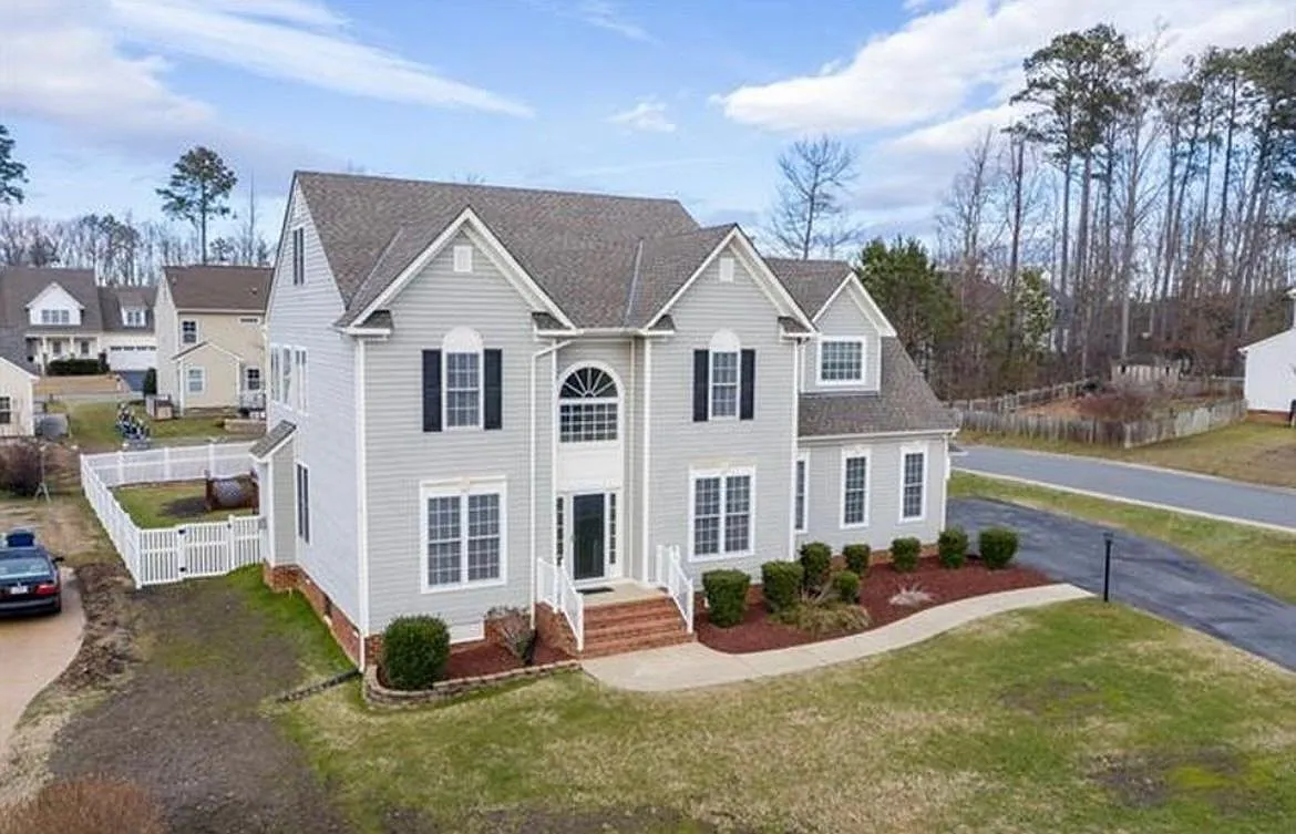 14836 Shorewood Ct — Photo 3