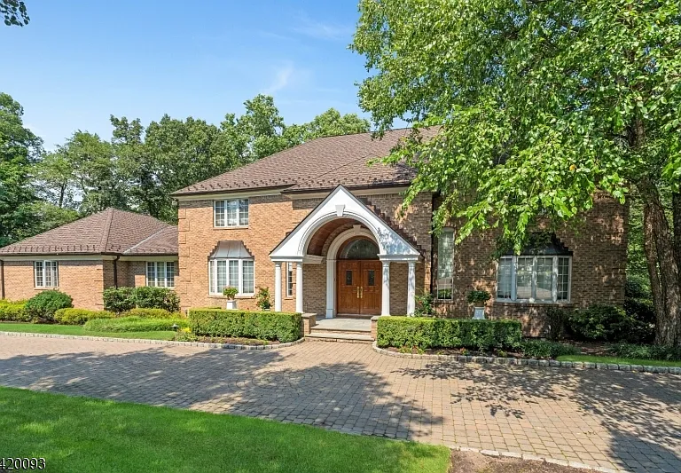 787 Peach Tree Ln — Photo 2