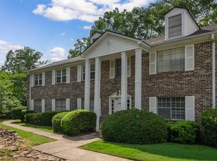 2100 Montreat Ln APT B, Vestavia Hills, AL 35216