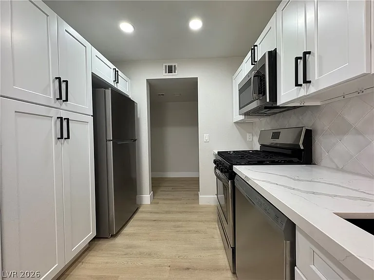 8464 Blue Island Ave — Photo 23