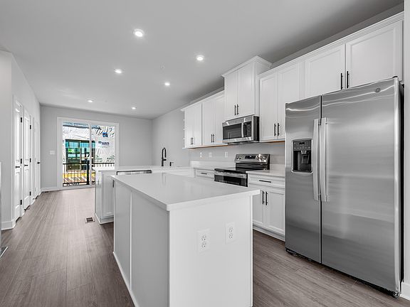 Clarendon 4-Story