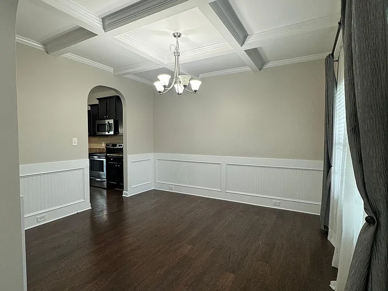 203 Ashton Ct — Photo 2